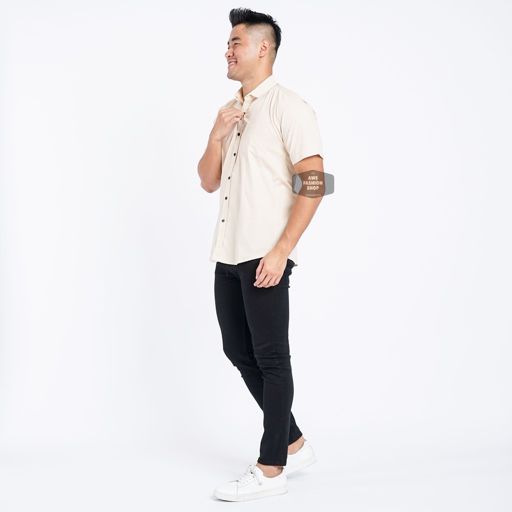 Kemeja Pria Lengan Pendek Polos Cream Krem Kemeja Slimfit Kemeja Polos Casual 819 - EightNineTeen