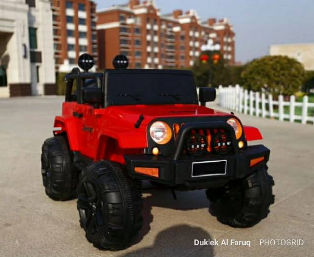Mobil Aki Anak Jeep Rubicon besar "FREE PELAPIS BAN"