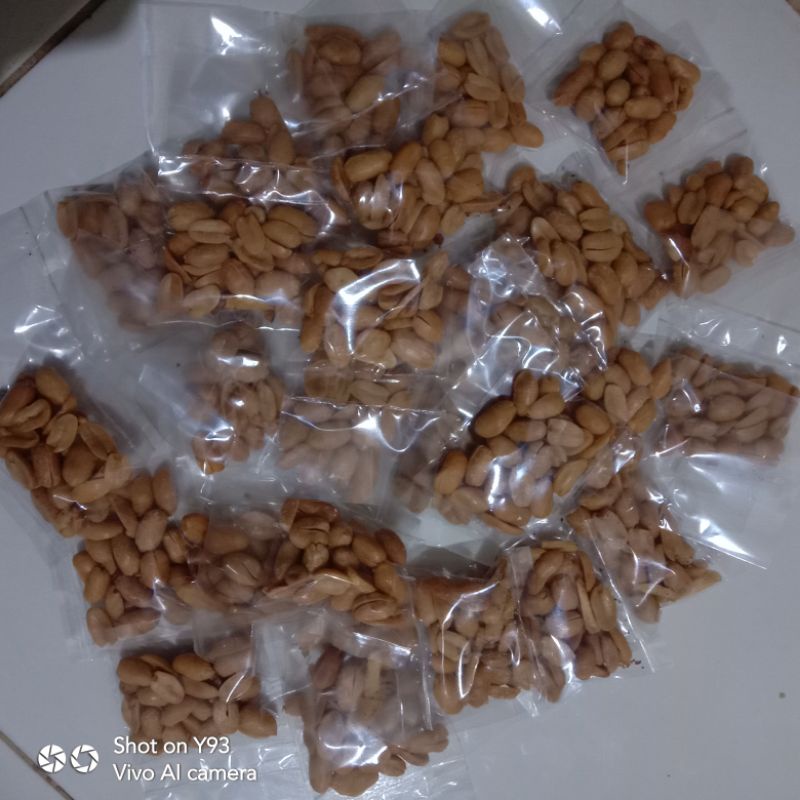 

kacang bawang goreng berat 1kg isi 100pcs