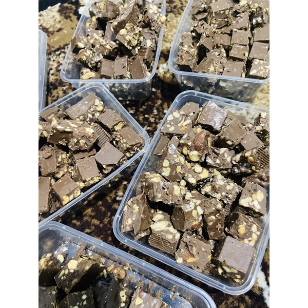 Coklat Blok Patahan Silverqueen 250gr asli Delfi PT. CERES