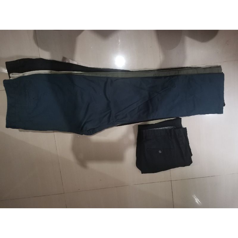 Borongan chino dan levis