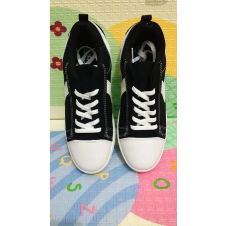 Promo Sepatu - LIVEHAF - Cansig Sneakers Black-White - 41