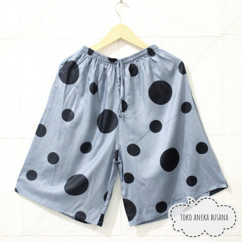 Celana Pendek 3/4 Wanita Dewasa