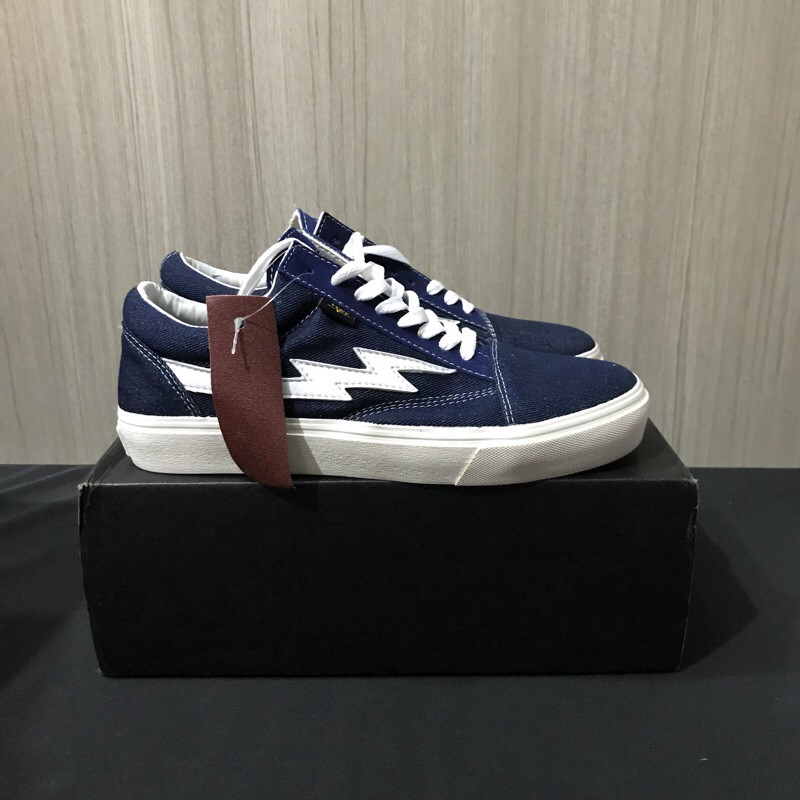 word division x tearing eye isser james sepatu