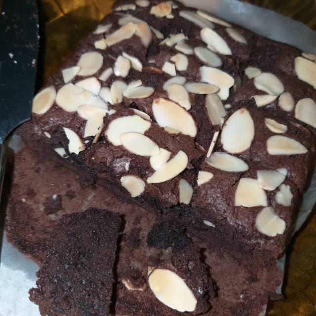 

Premium Brownie With Almond