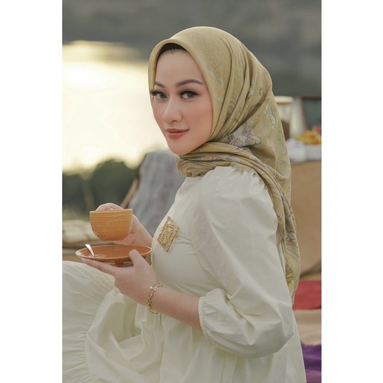 Buttonscarves The Wave in “SUNRISE”