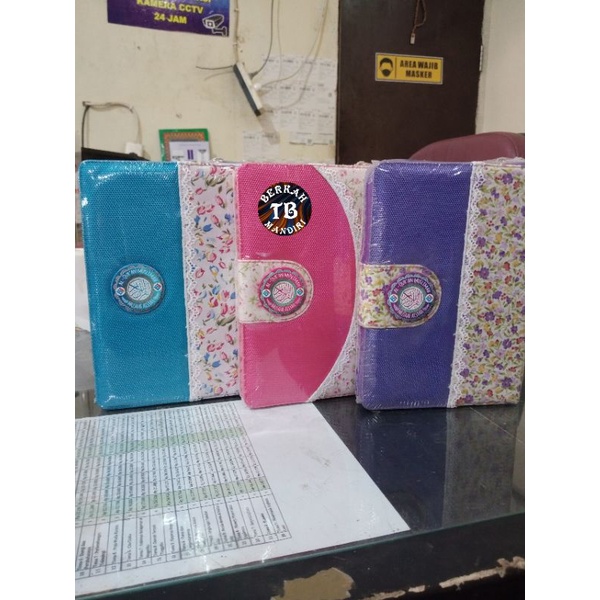 al quran terjemah dompet wanita muslimah A5 (15×21cm)