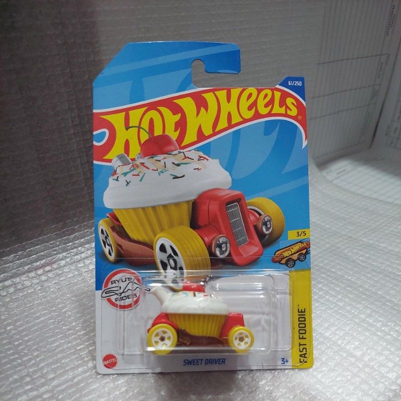 hot wheels ori banyak variasinya ya silakan di beli koleksi anak anak.mobil hot wheels ori