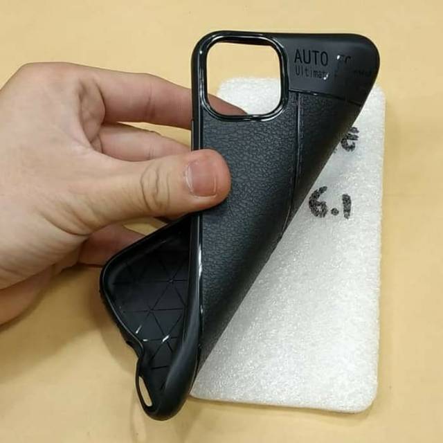 auto focus IPHONE 11 6.1 in silikon karet hitam soft case mantap