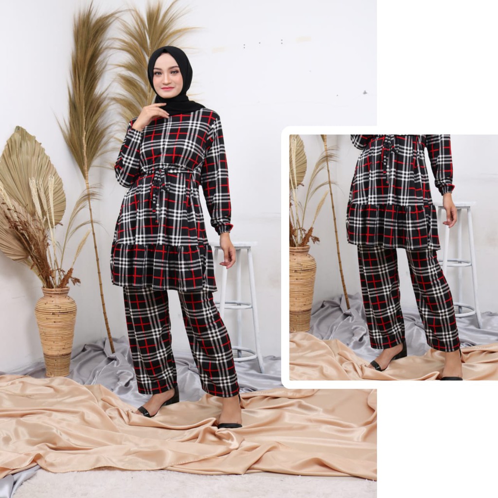 One set Celana BURBERRY GAJAH GUCCI