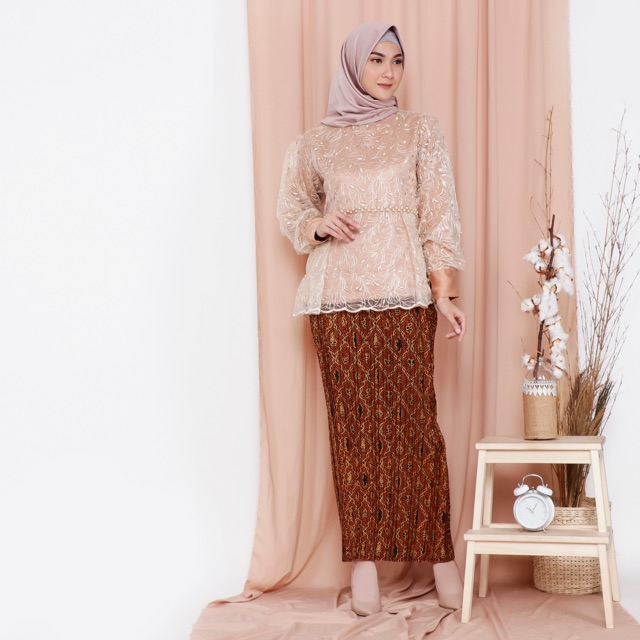 KEBAYA ODELIA ALADIN / KEBAYA MODERN / KEBAYA TUNANGAN / KEBAYA KONDANGAN