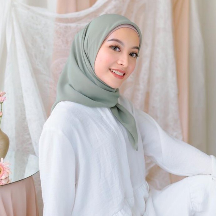 Jilbab Segiempat Bella Square JAHIT TEPI Polycotton premium