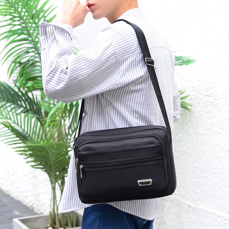 Tas Selempang Pria Waistbag pria Kapasitas Besar Multilayer Tahan Air