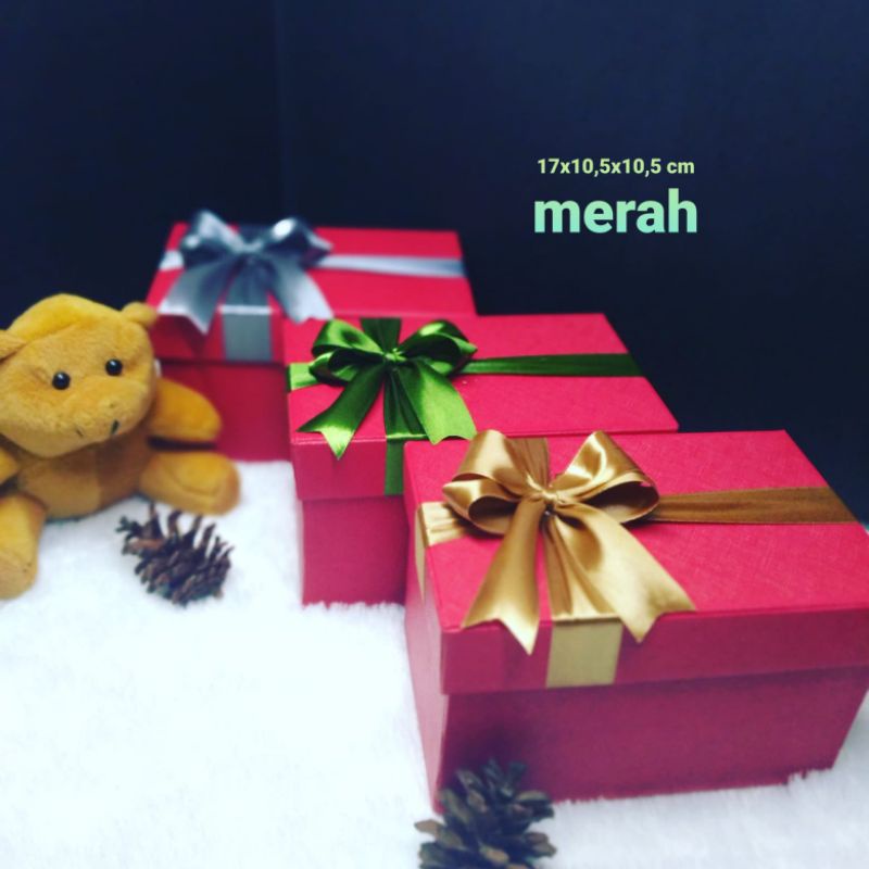 

kotak kado exclusive ukuran 17 X10,5 X10,5 cm berpita