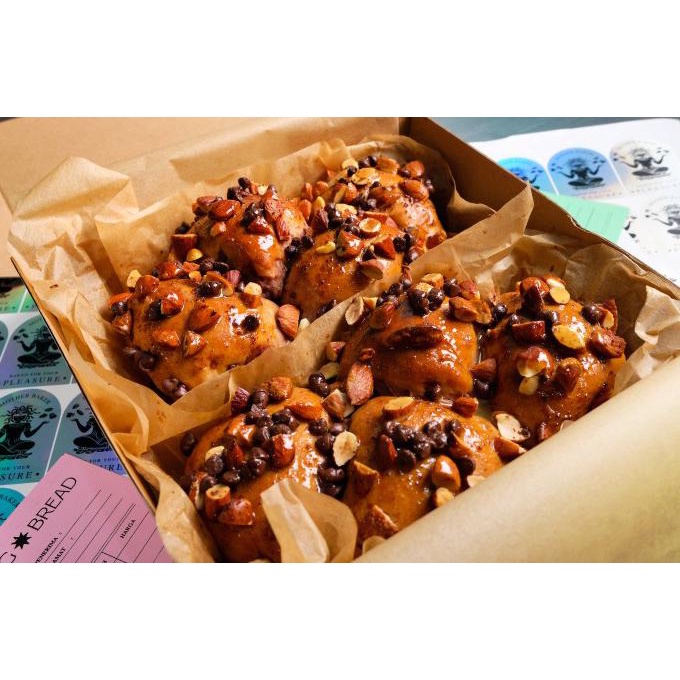 

COD UBE BRIOCHE CHOCOLATE ALMOND MAKANAN & MINUMAN