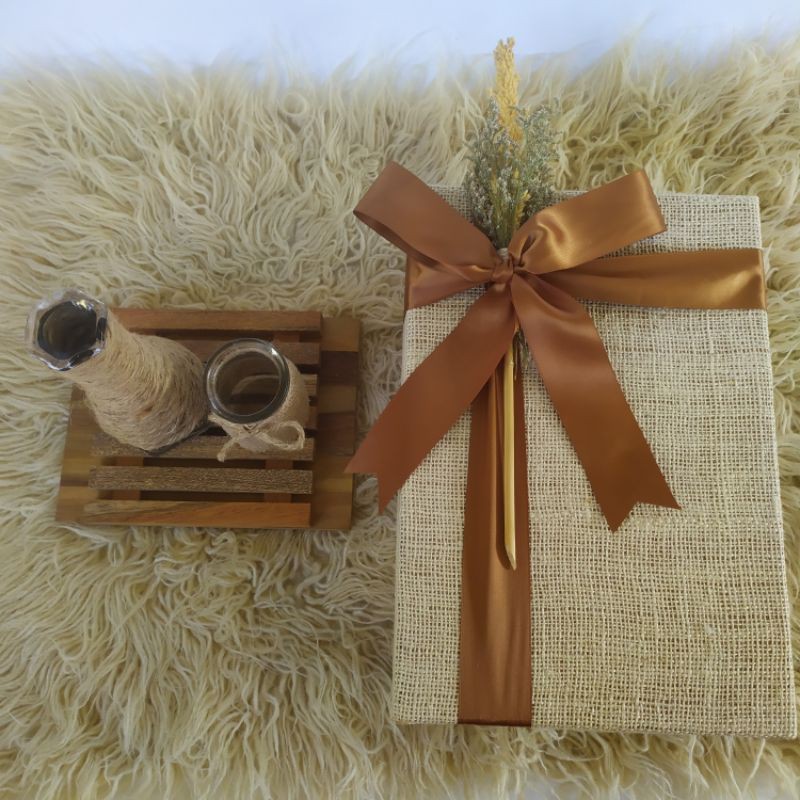 

Kotak Kado PREMIUM / Box Kado / Box Rustic / Box Custom / Hampers