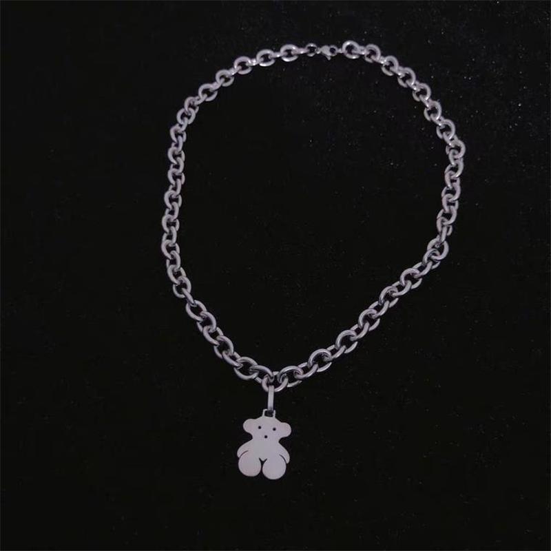 Kalung Rantai Klavikula Hias Liontin Beruang Bahan Stainless Steel Gaya Hip Hop Retro Untuk Wanita