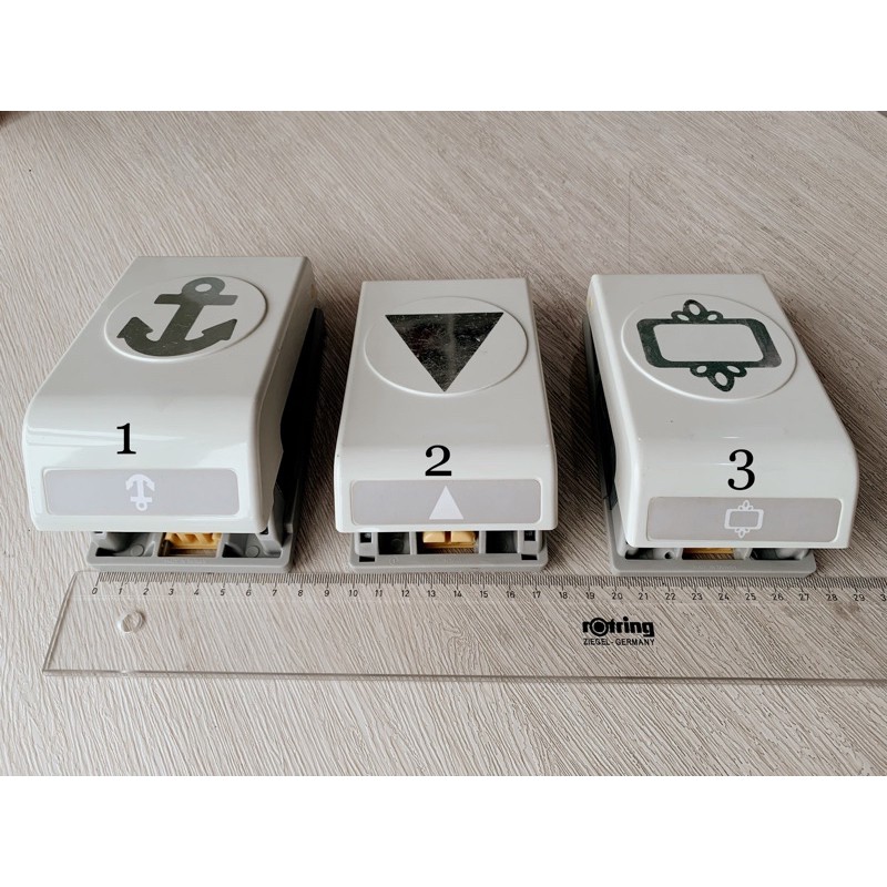 

EK Tools Puncher / Pembolong Kertas Besar Scrapbook