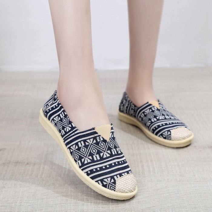 LPS Sepatu Flat Wanita Sneakers Canvas Joging Sneaker Kanvas Slip On Blue Jean Cewek Perempuan Lari Olah Raga Formal Shoes Sniker Sport Nyaman Putih Olahraga Karet Elastis Import Converse Pria Cowok Laki Laki Sekolah Kerja Casual Murah Keren Sepatu Kasual-4