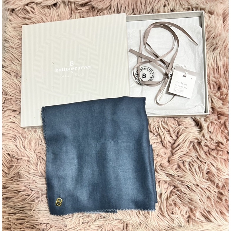 Buttonscarves Olla Square