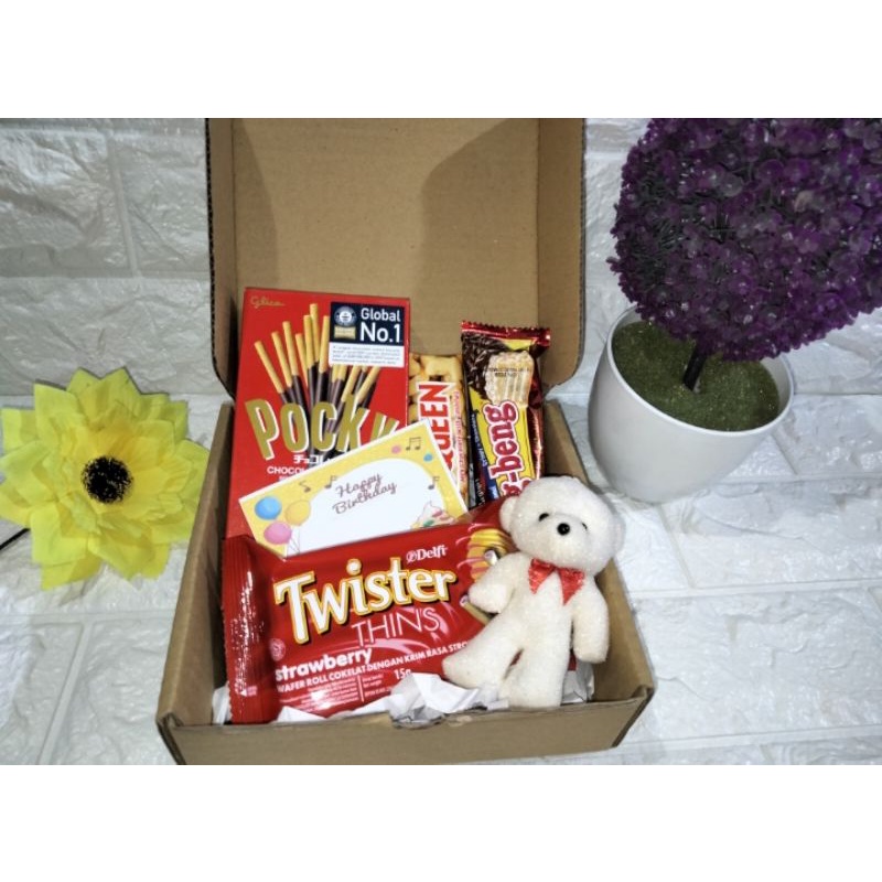 

Hampers Snack Pocky + boneka mini
