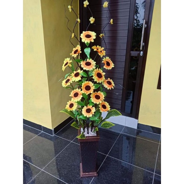 BUNGA MATAHARI SUDUT RUANGAN