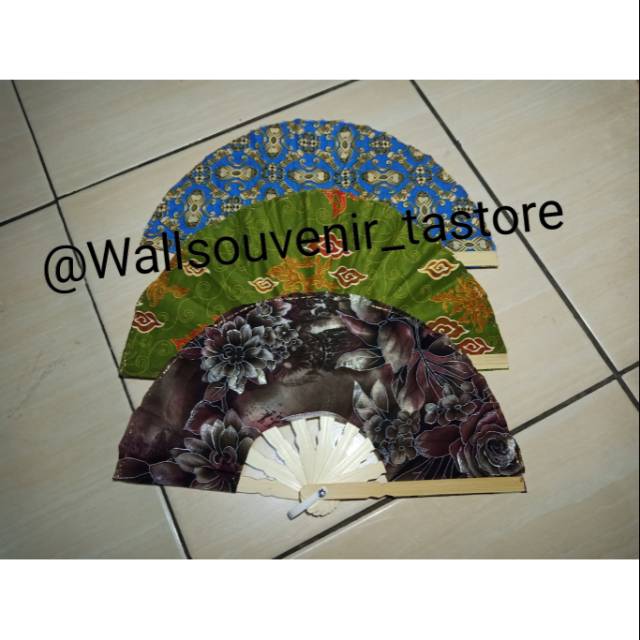 isi (50pcs) souvenir kipas batik sedang/kipas kayu batik kemasan plastik