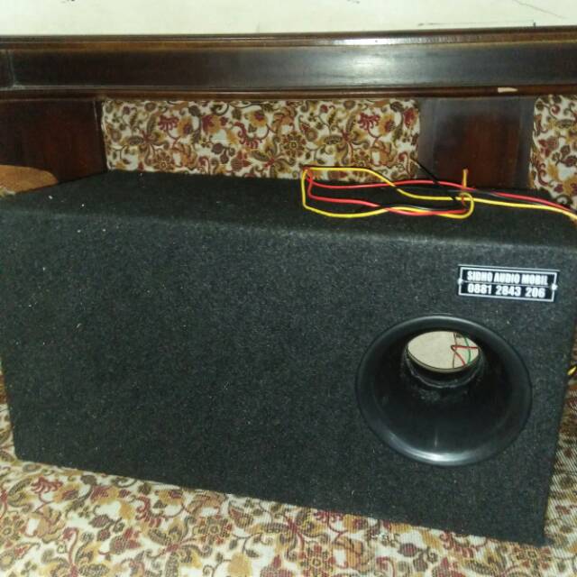 Subwoofer aktif model POLYTRON PSW buat mobil