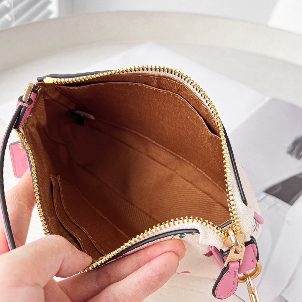 TAS WANITA SELEMPANG COACH NOLITA 19 WITH HEART PETAL PRINT 7658 C7658