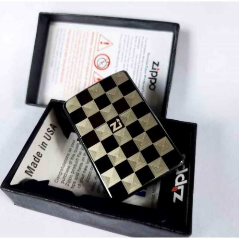 korek zippo motif catur