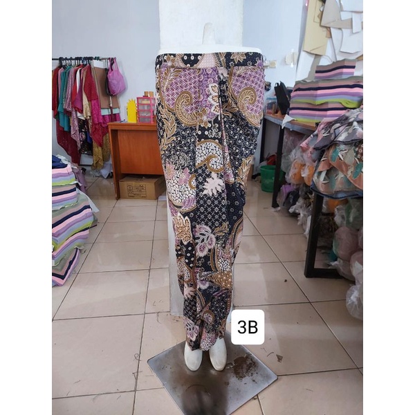 (2/3) Rok batik FOIL EMAS pinggang karet. Langsung pakai. Termurah produksi sendiri. KeroncongBusana-3B