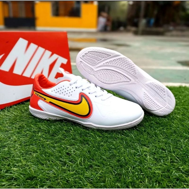 Sepatu Futsal Pria dewasa Tempo putih TERBARU Dan termurah bisa COD