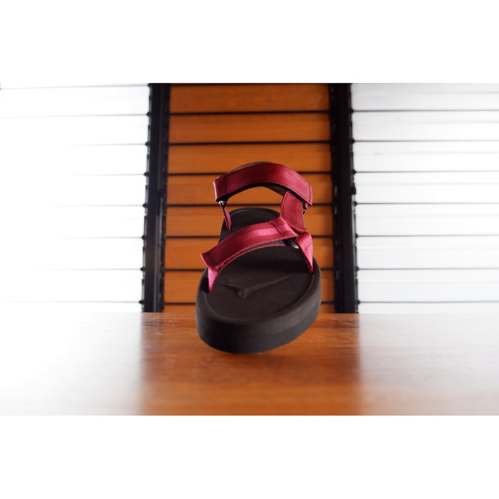 SANDAL KASUAL GUNUNG PRIA WANITA VOLKERFOOTWEAR MARCO2 MAROONBLACK