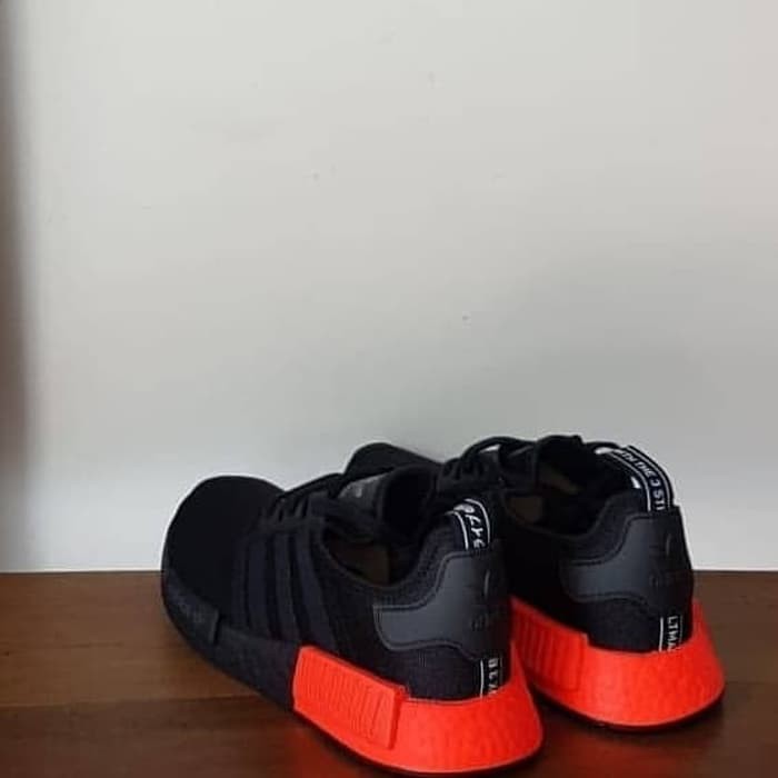 black and red nmds r1