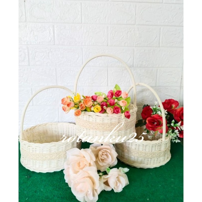 

keranjang rotan renda / keranjang piknik rotan / hampers / parcel rotan / hampers