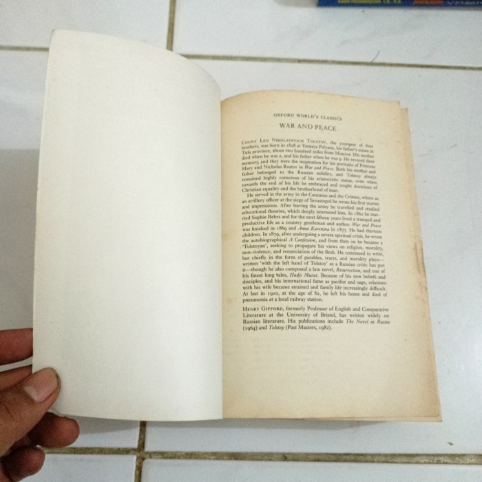 NEW Novel War and Peace by Leo Tolstoy in English edition