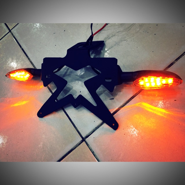 Dudukan plat no cbr 250 rr plus lampu sen led