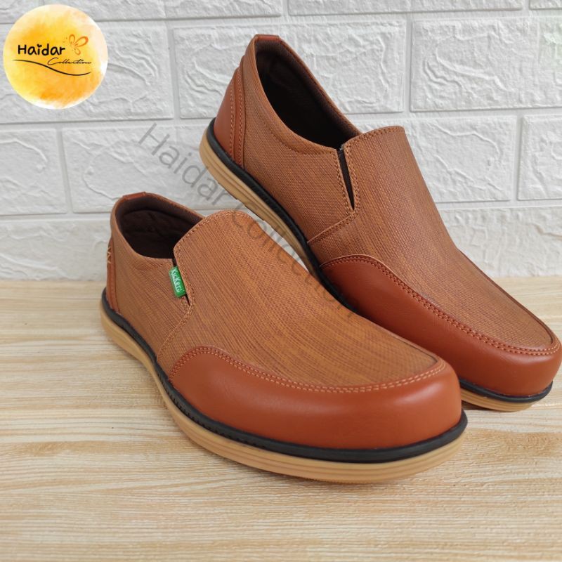 Sepatu Pria Kulit Sintetis Premium Slip On Kasual Cowok Kerja Lentur  Original Sol Karet