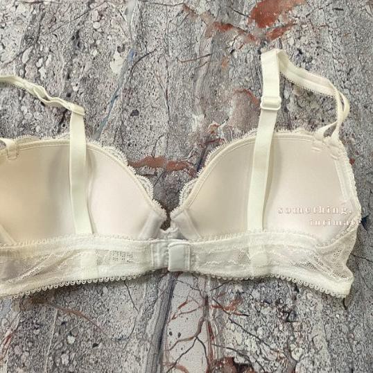 ✩ Variance White Lacey Bra Small Size Bh Branded Dengan Kawat Lace Sisa Export ➢