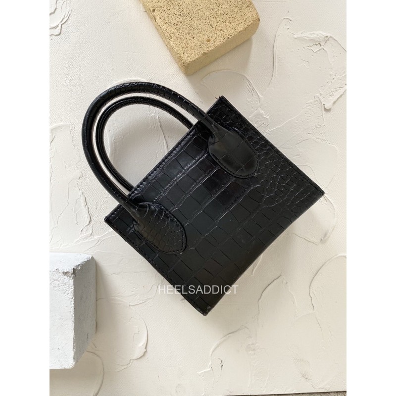 Heelsaddict - Naomi - Vintage Slingbag Croco Tas Wanita-Black