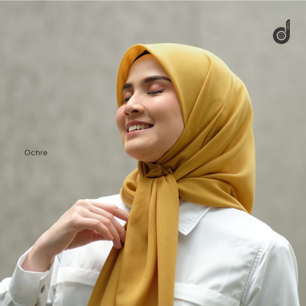 DEENAY hijab polos liza ochre gold yellow kuning tua jahit tepi