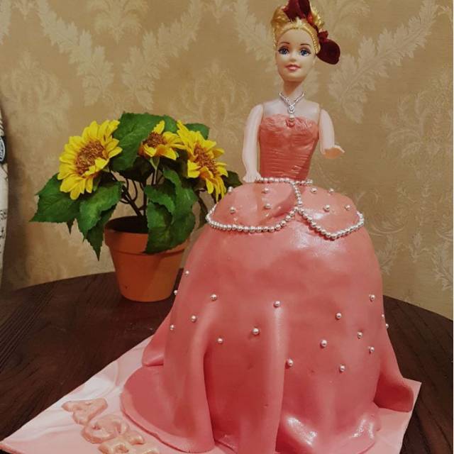 

Barbie Cake