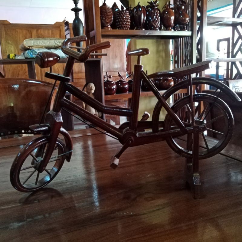MINIATUR SEPEDA ONTEL PAJANGAN HIASAN MEJA FURNITURE DARI KAYU JATI ASLI