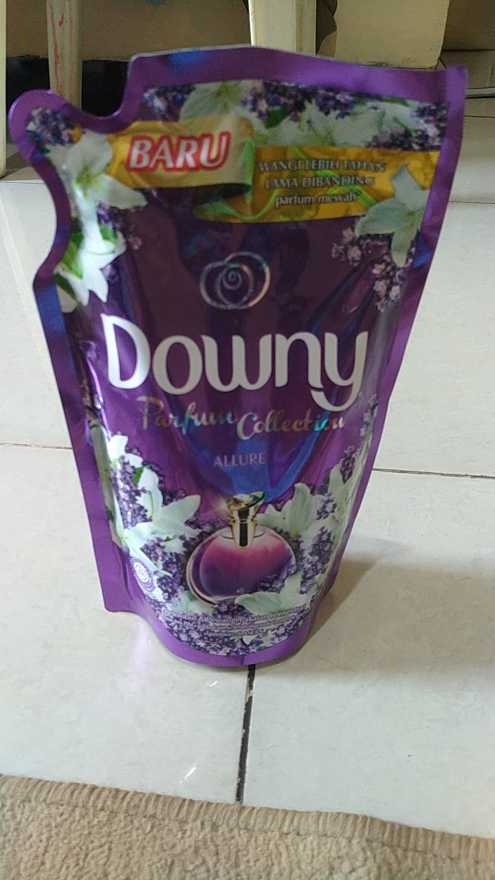 Pelembut Dan Pakaian Downy Allure Parfum Mewah 590ml