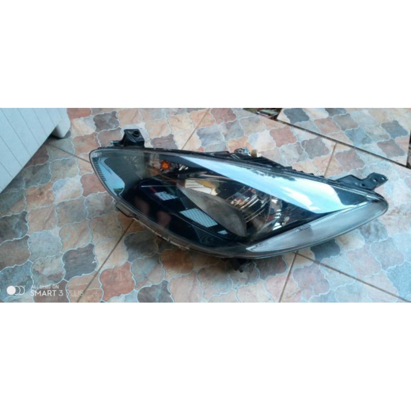 headlamp Mazda 2 2010