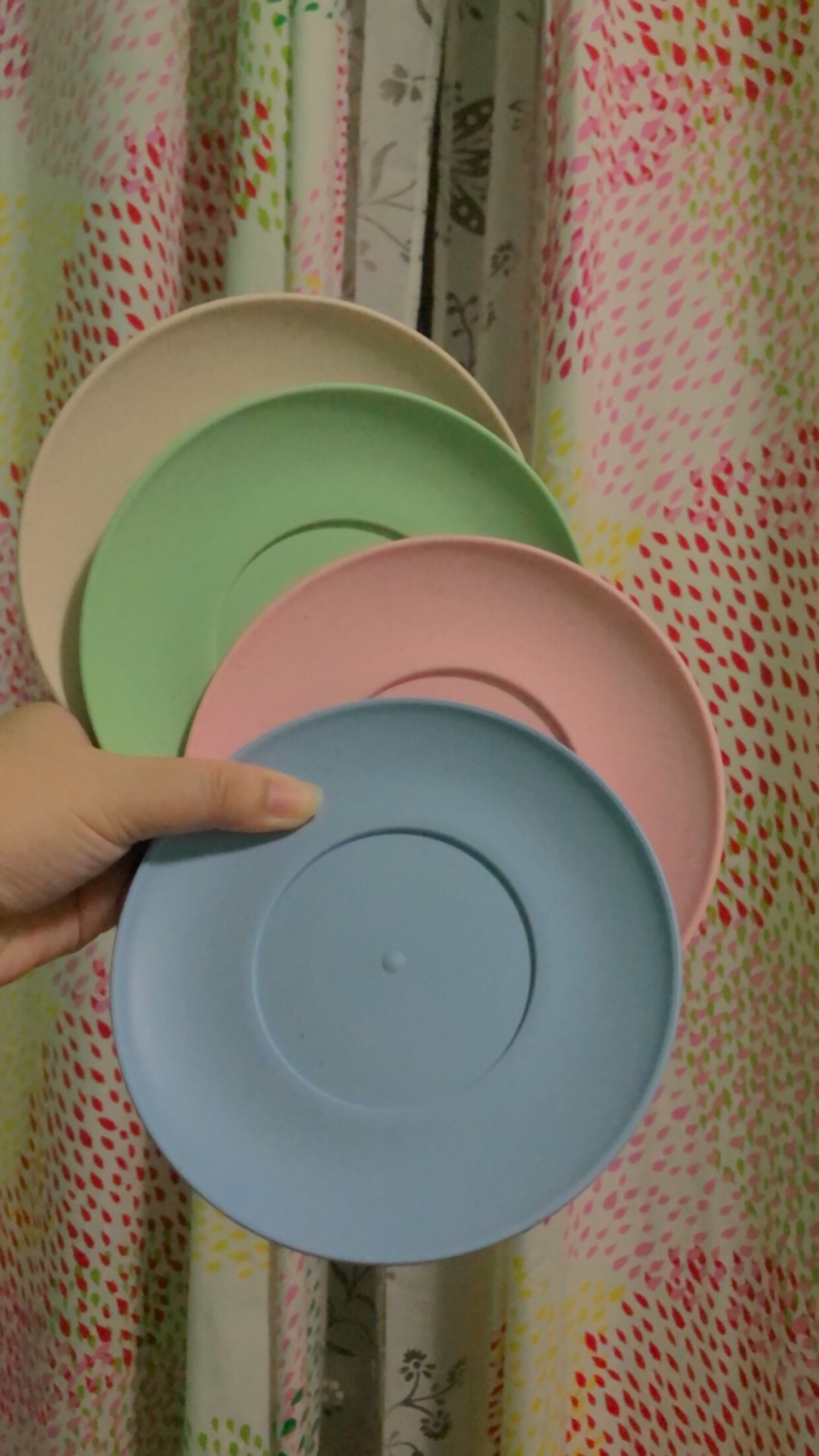 Tg131/set Piring Isi 4pcs/piring Makan Warna Warni/bahan Serat Gandum/tatakan Piring Kue