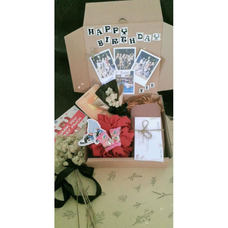 

GIFT BOX / HAMPERS HIJAB KADO ULANG TAHUN