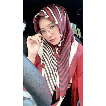 Hijab motif Voal by Dyoura