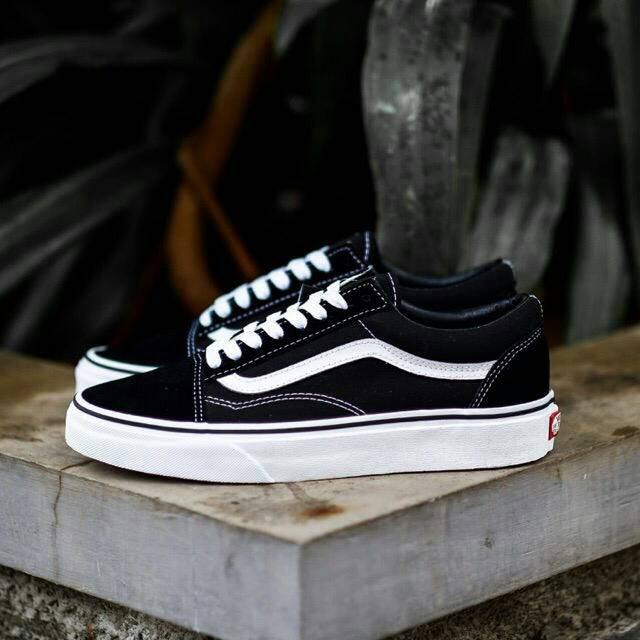 VANS OLD SKOOL CLASSIC BLACK WHITE 100% ORIGINAL BNIB GLOBAL MARKET