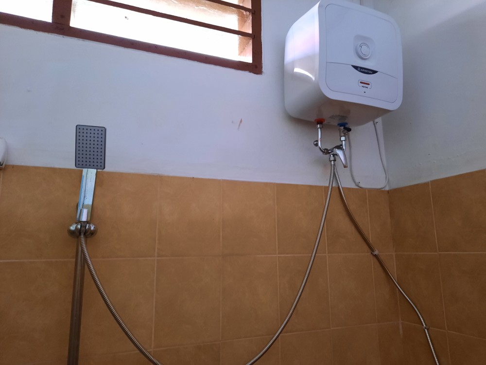 Ariston An2-10 Liter Water Heater Listrik Storage Kapasitas 10 Liter